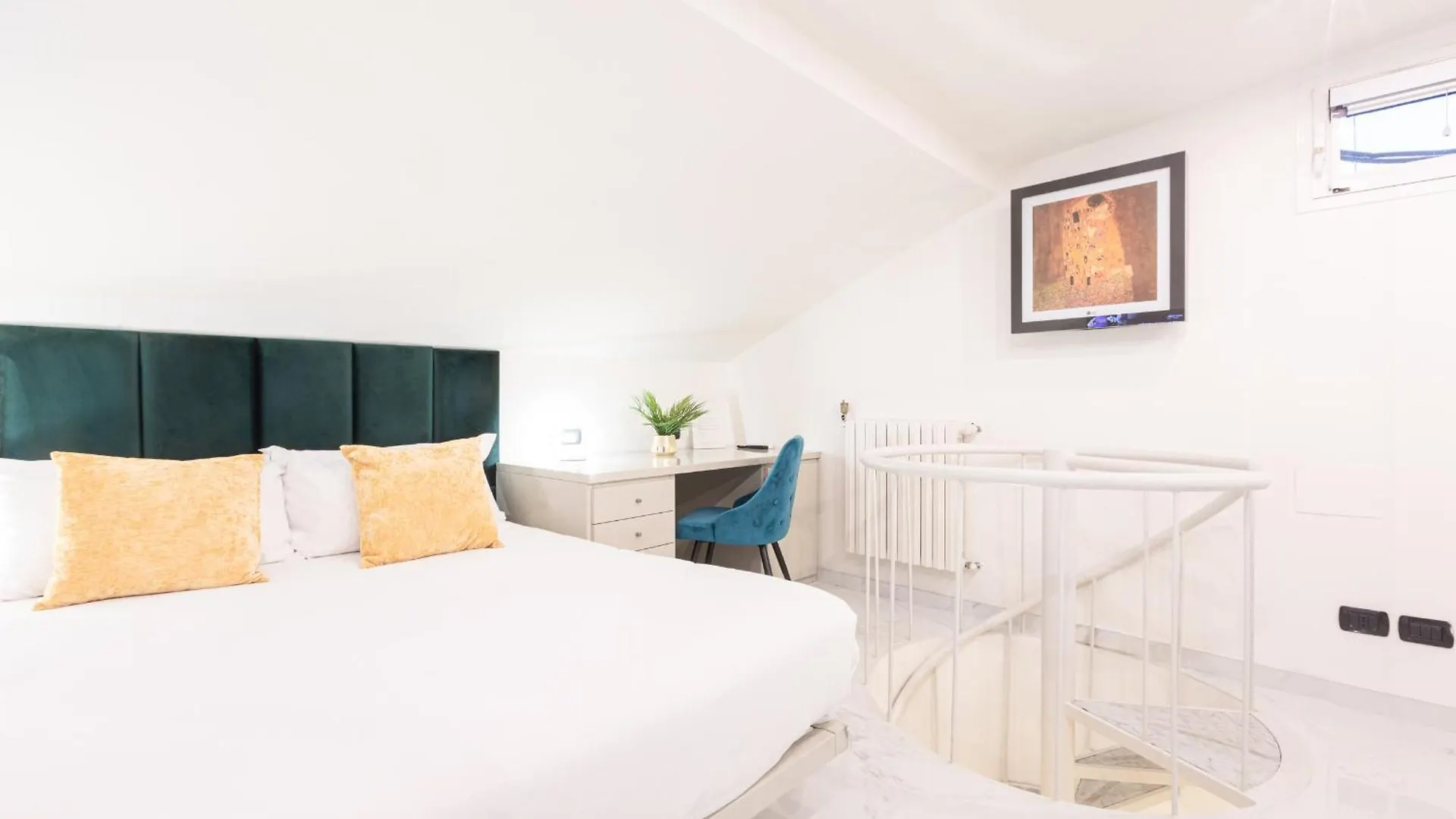 Monte Napoleone Split-Level Terrace Apartment - Top Collection Milano Italien