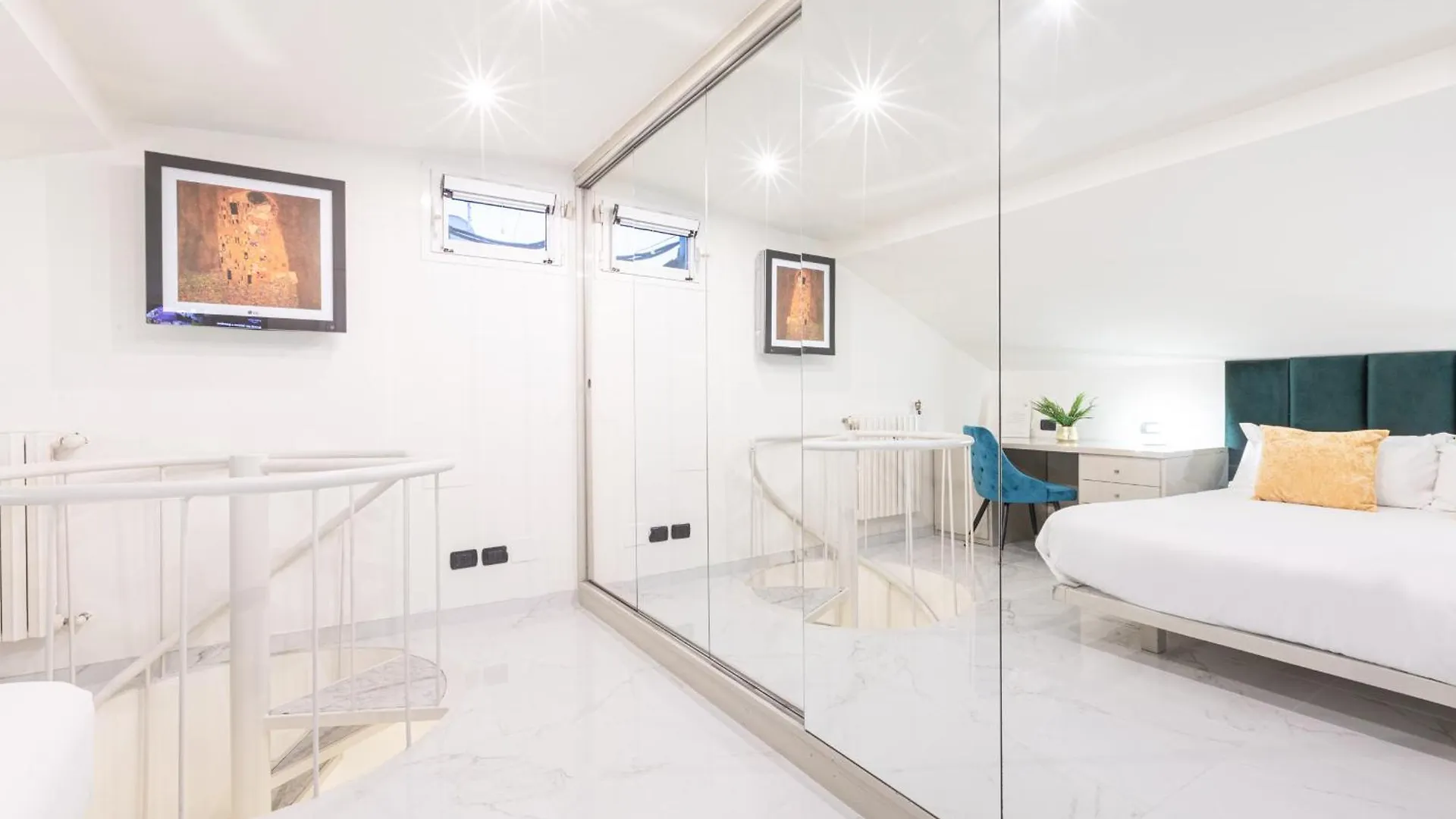 Monte Napoleone Split-Level Terrace Apartment - Top Collection Milano