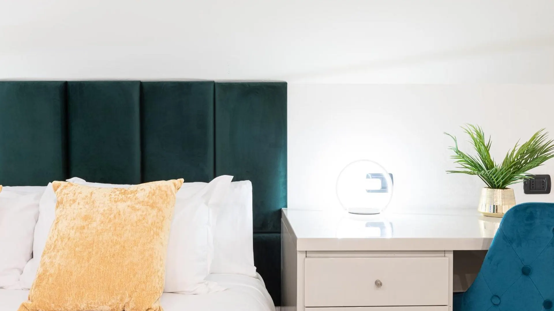 Monte Napoleone Split-Level Terrace Apartment - Top Collection Milano Italien