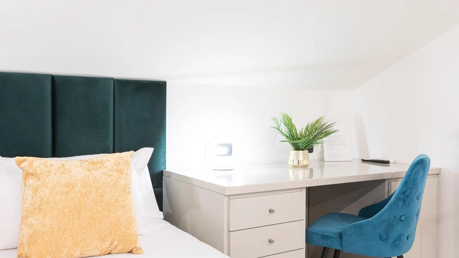 Monte Napoleone Split-Level Terrace Apartment - Top Collection Milano