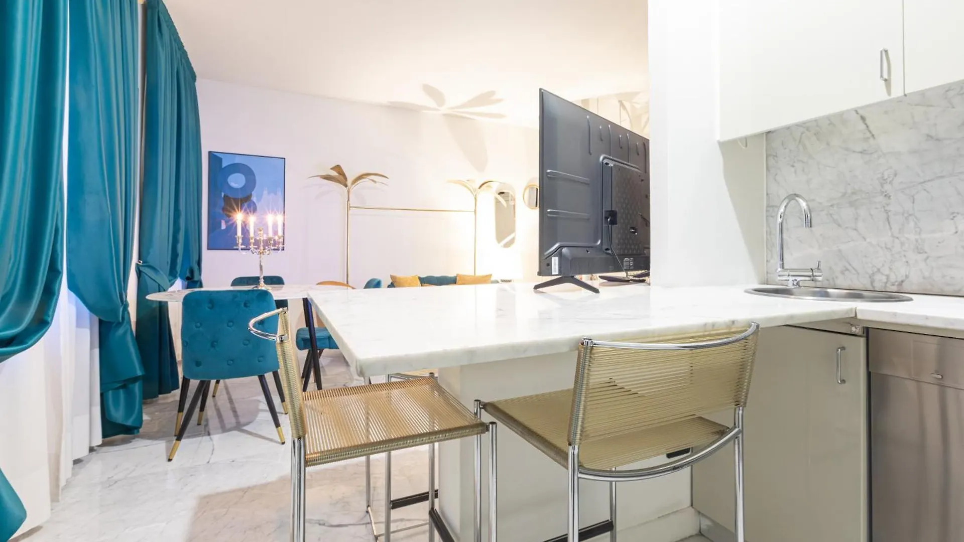 Monte Napoleone Split-Level Terrace Apartment - Top Collection Milano 0*,  Italien
