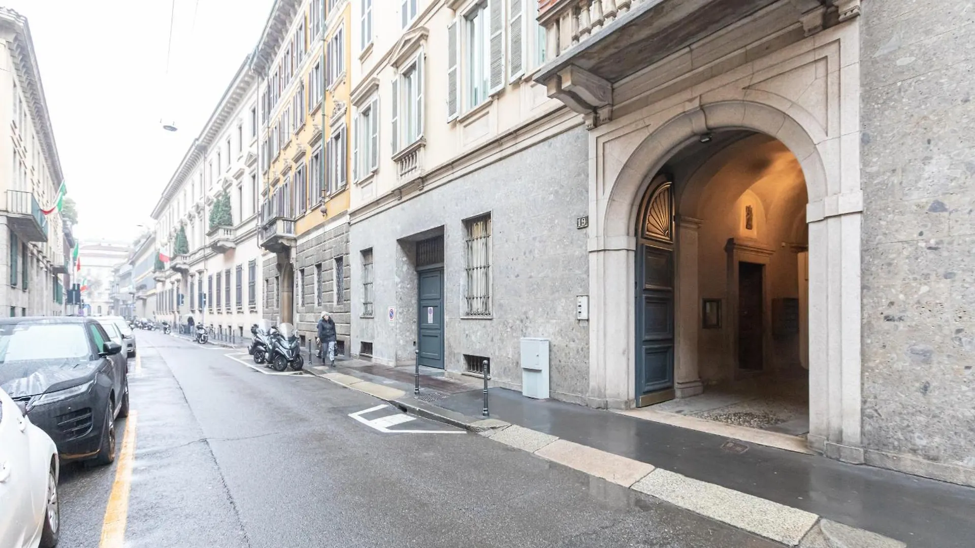 Monte Napoleone Split-Level Terrace Apartment - Top Collection Milan Italy